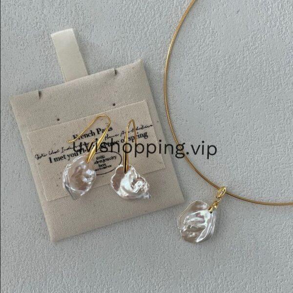 Petal earrings