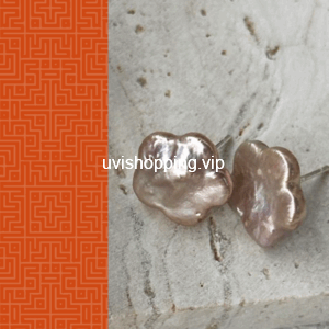 plum blossom stud earrings